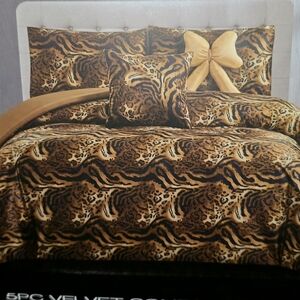 Bebe 5-Piece Velvet Comforter Set Queen Size Leopard Print & Bow Pillow – New